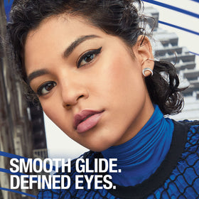 Maybelline Unstoppable being applied to eyelid for quick, smooth definition