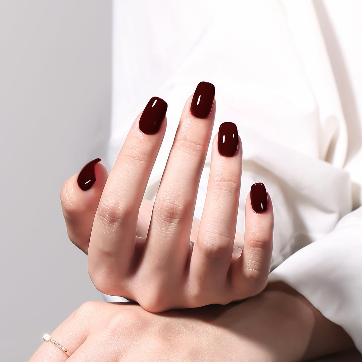 MAYCHAO polish texture close-up showing glossy finish and smooth application