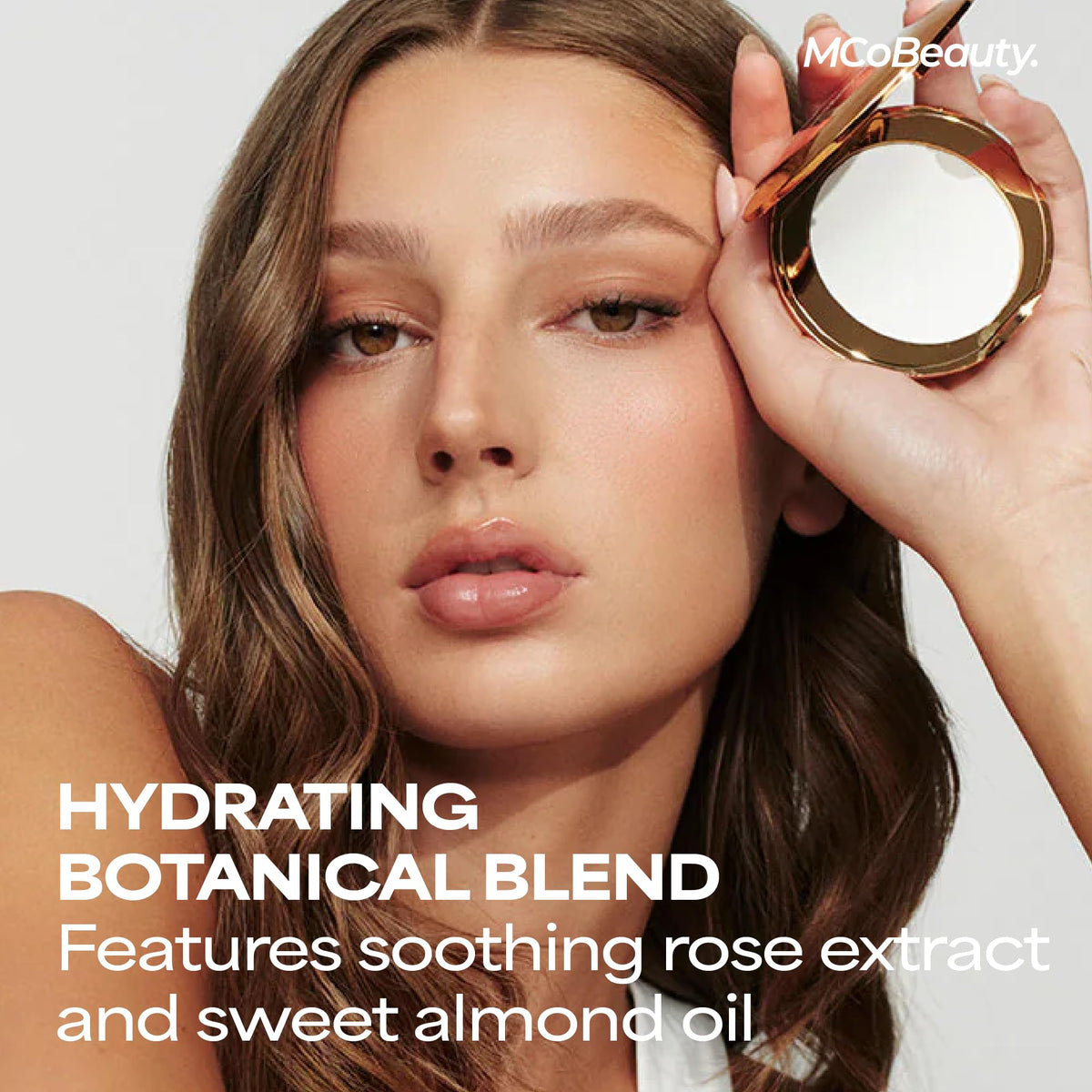 MCoBeauty application with sponge pressing for targeted long-lasting set