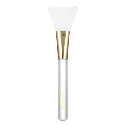medicube jelly brush front view showing smooth silicone head and neat application benefit