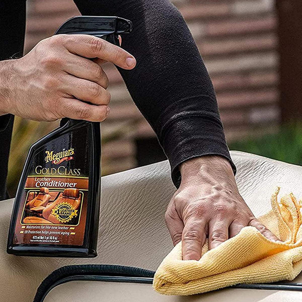 Meguiar's spray nozzle dispensing product for easy application and coverage