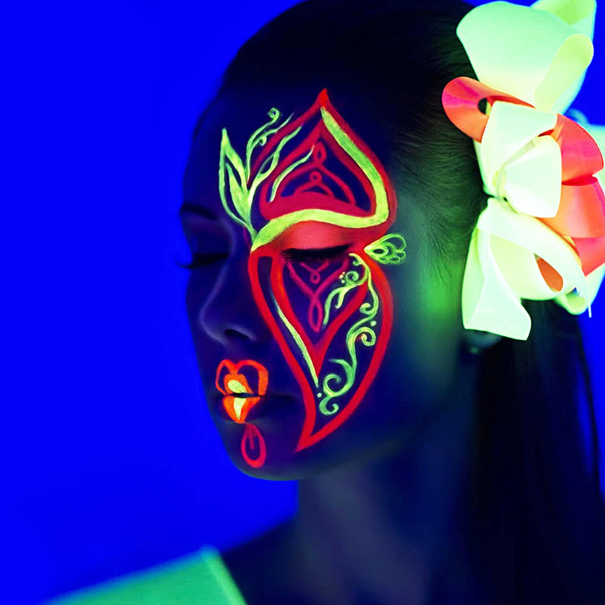 MEICOLY body paint at a party scene showing glowing results in social events