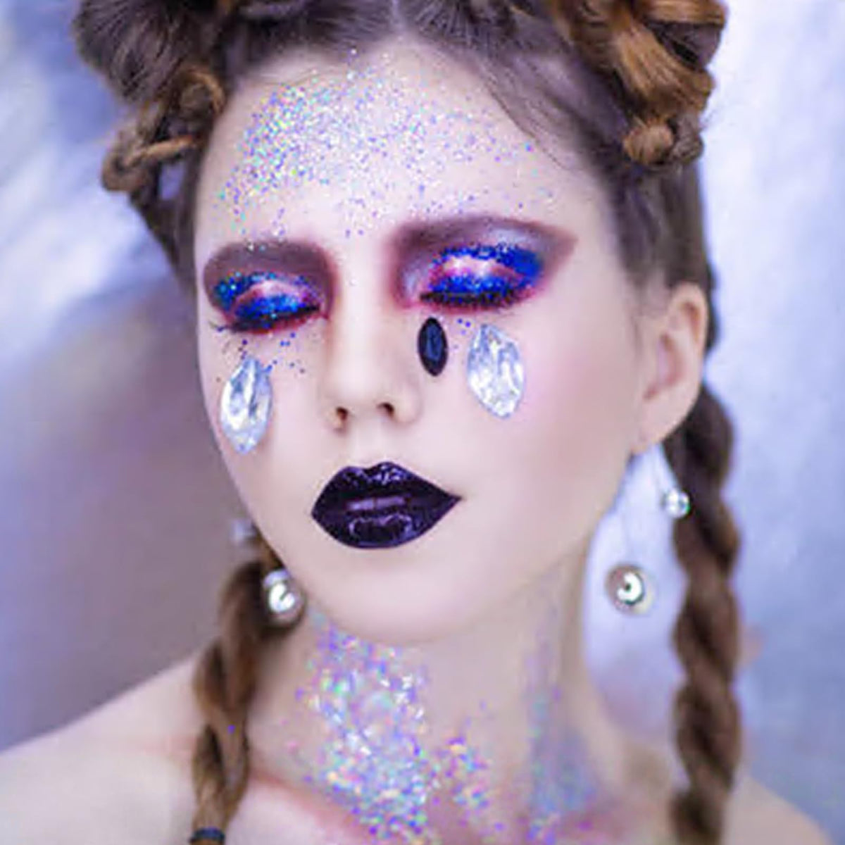 MEICOLY glitter rinsing off with water illustrating easy removal