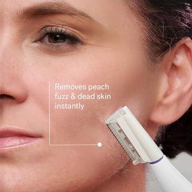 MICHAEL TODD Sonicsmooth held in hand to demonstrate compact size and comfortable use