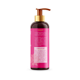 Mielle Organics in-shower application on wet curls showing improved manageability