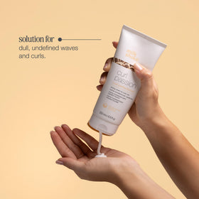 milk_shake applying cream on towel-dried hair demonstrating frizz control benefit