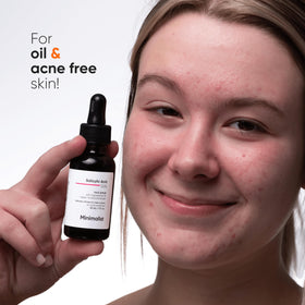 Minimalist applying serum to cheek demonstrating targeted pore-clearing benefit