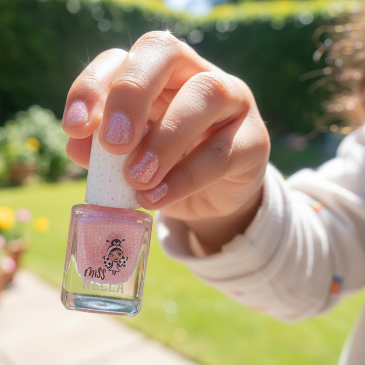 MISS NELLA party scene with kids wearing polish for fun look benefit
