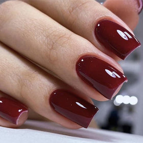 modelones close-up of nail shape and glossy texture for durable finish