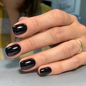 modelones close-up of nail texture highlighting smooth shine and smudge-resistant finish