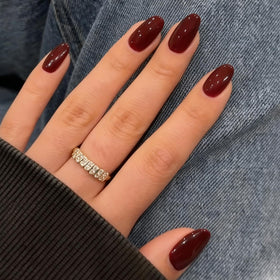 modelones front packaging showing dark red nails and kit contents for easy selection