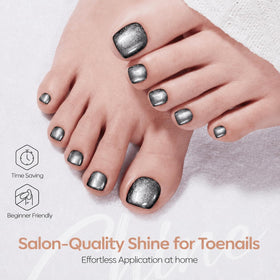 modelones demonstration on nail tip illustrating clear cat eye effect benefit