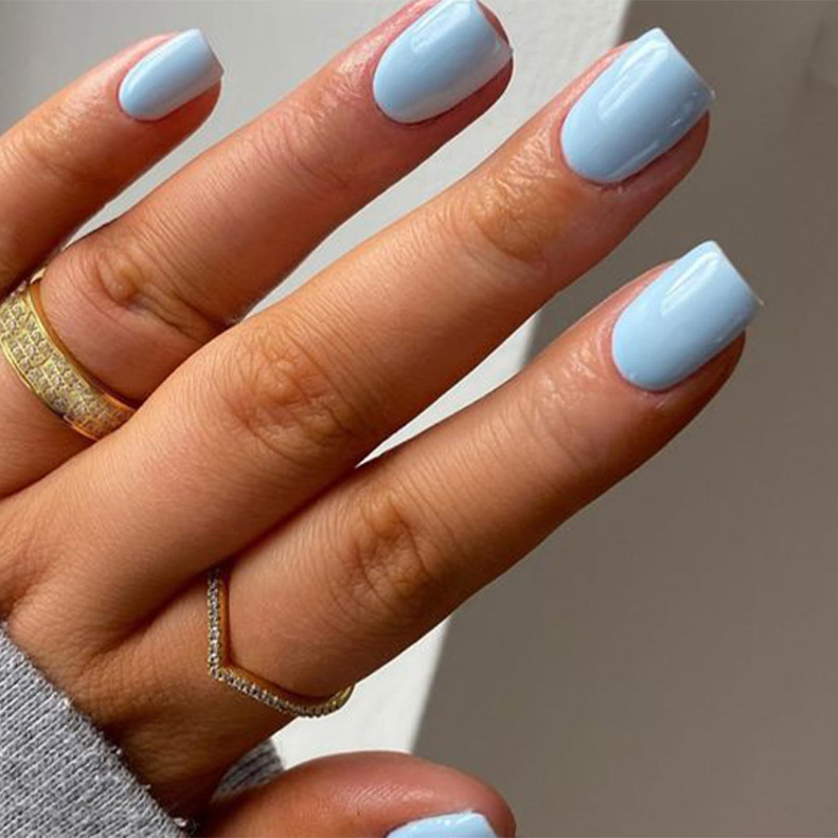 modelones front packaging showing baby blue nails and contents for quick styling