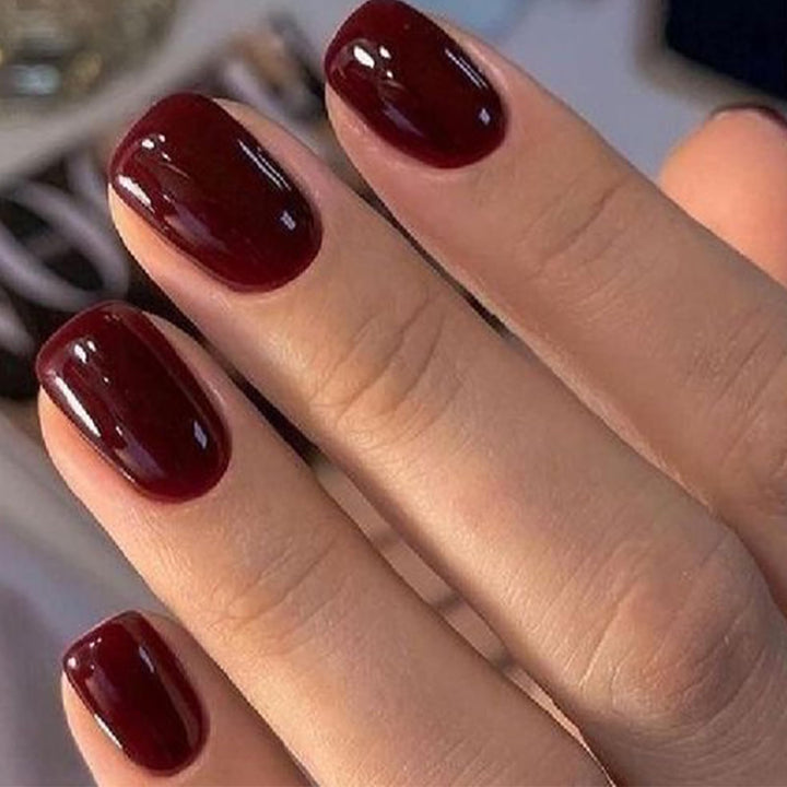 modelones front packaging showing dark red short square nails and kit benefits