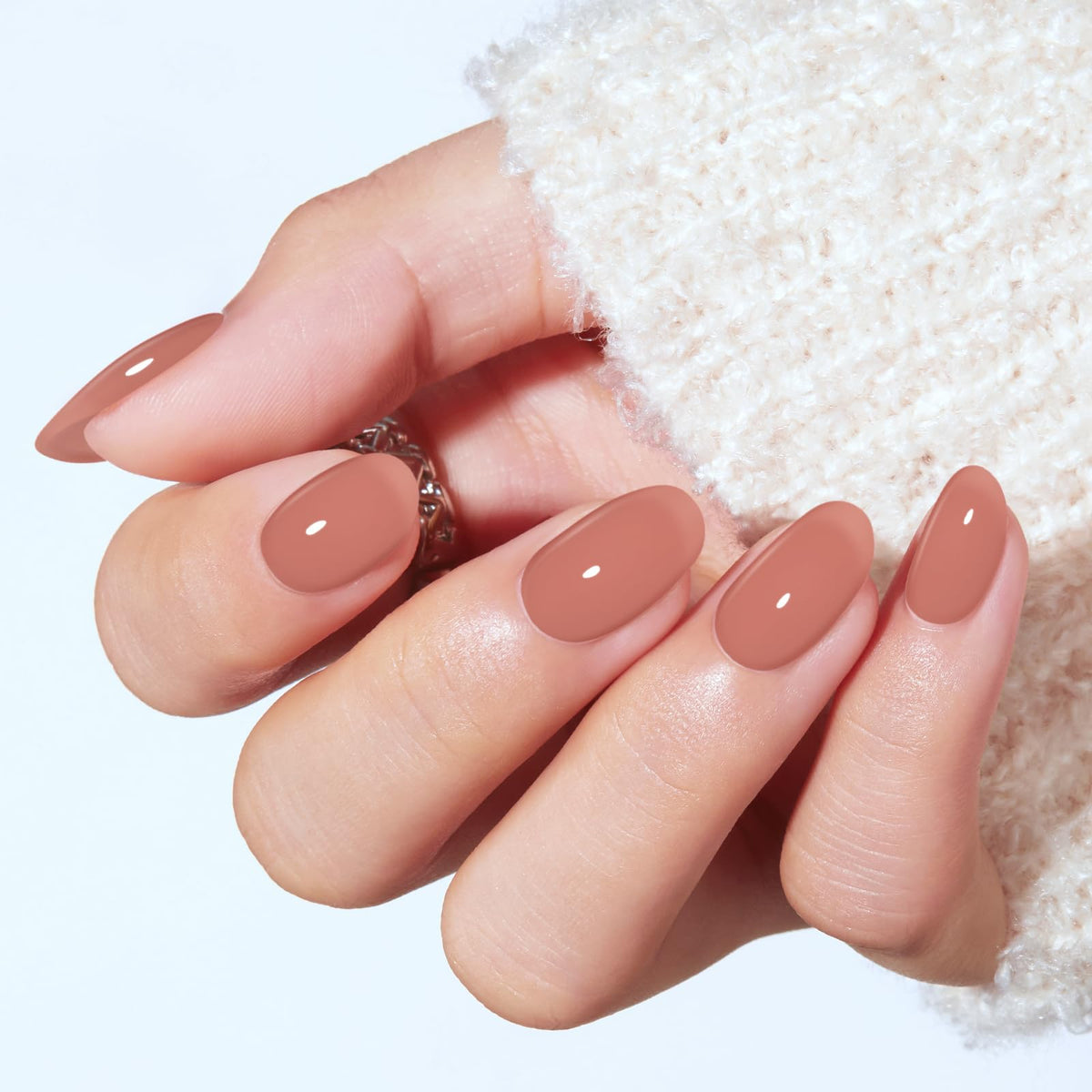modelones close-up of oval nail shape highlighting natural-looking finish