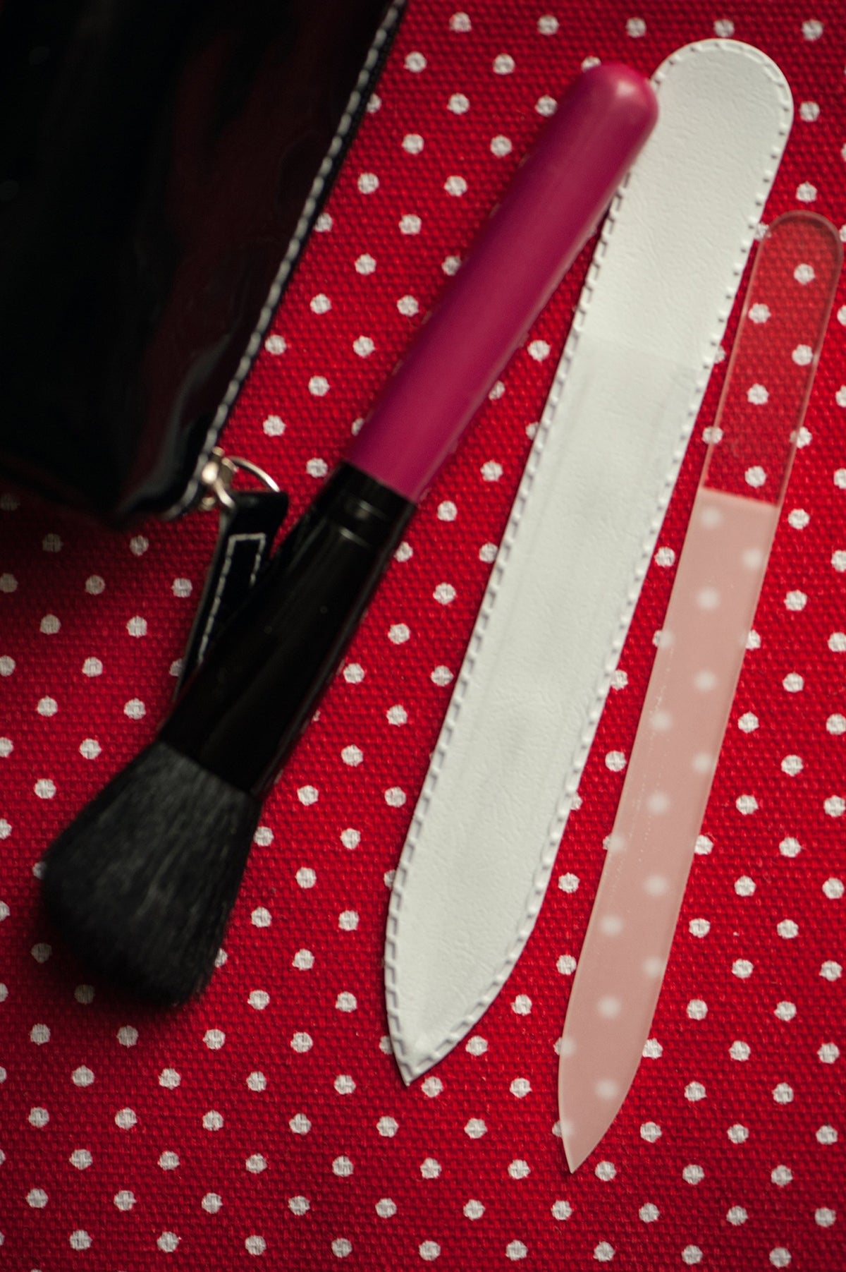 Mont Bleu file beside ruler showing compact size and travel-friendly benefit
