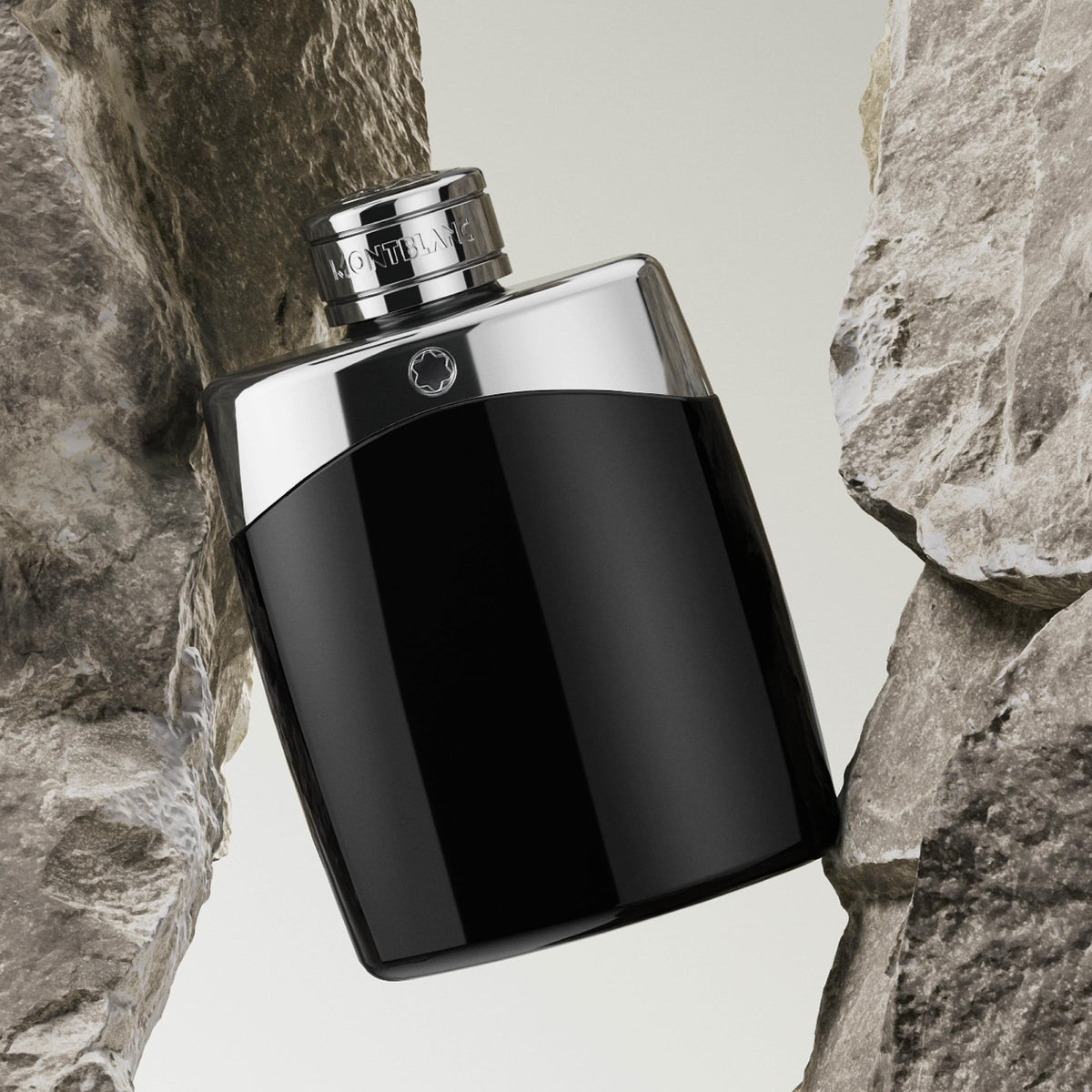 MONTBLANC Legend spray cap detail highlighting design and durable finish for travel convenience
