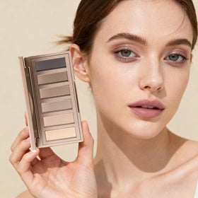 MOOMARTO palette tucked inside travel bag illustrating ready-for-travel use