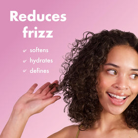 MopTop custard texture close-up illustrating creamy gel that hydrates and defines curls