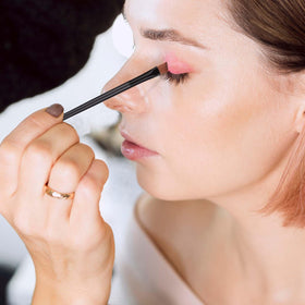 Mozeat Lens brush used with gel eyeliner for crisp lashline definition