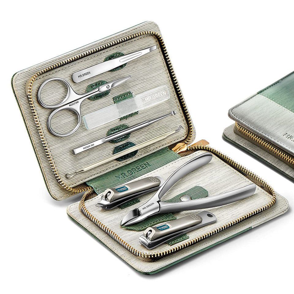 MR.GREEN open case showing organized tools and easy travel storage benefit
