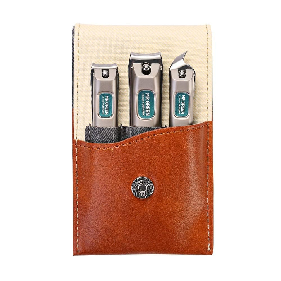 MR.GREEN front view of three-clipper set showing compact travel case and tools for easy grooming