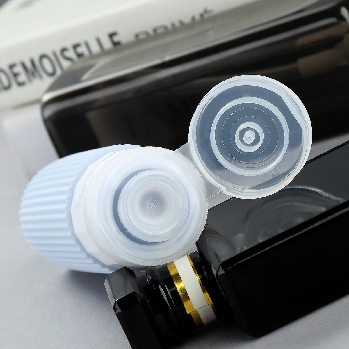 Mrsdry bottle cap close-up showing no-drip valve for spill prevention