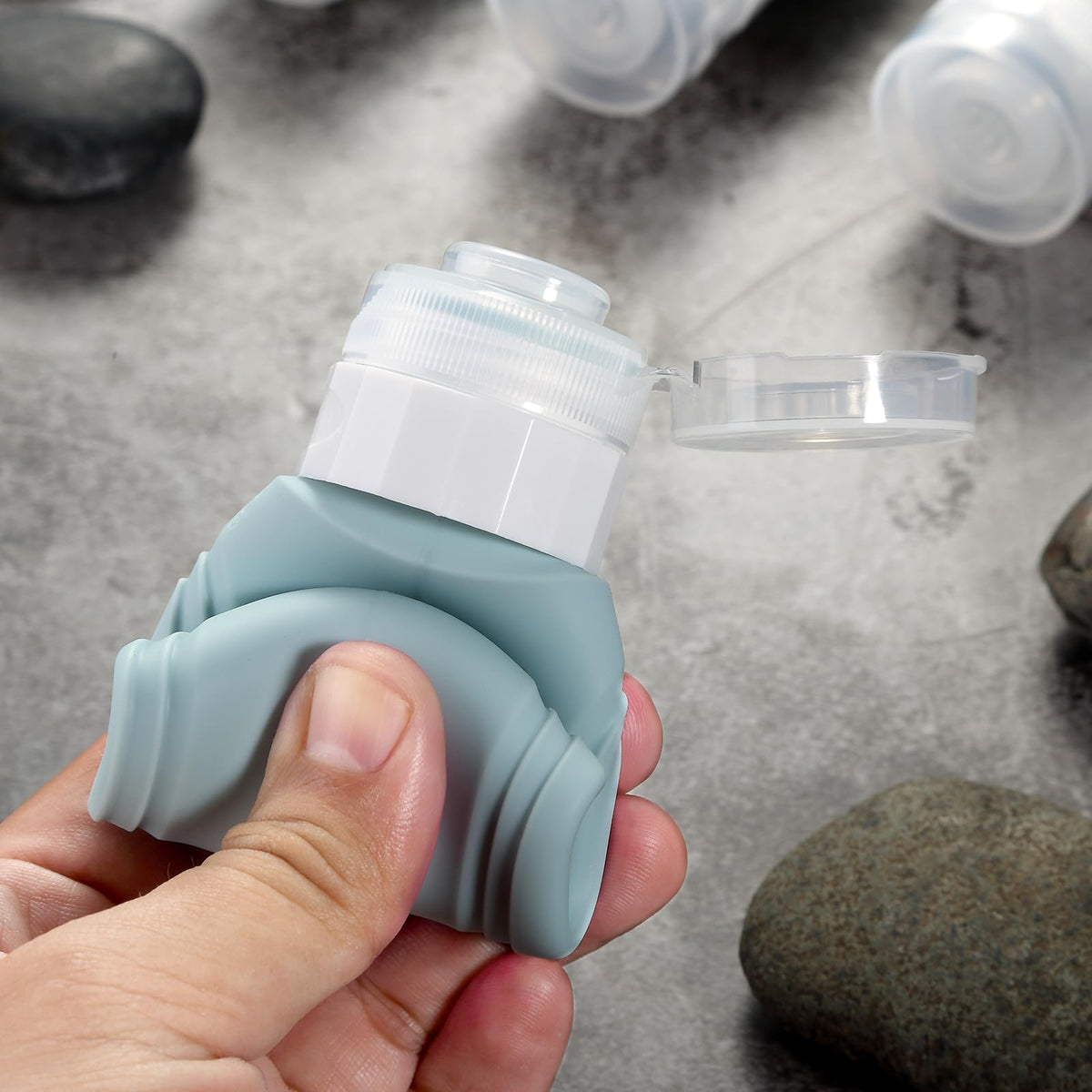 Mrsdry dispensing shampoo from bottle showing controlled squeeze use benefit