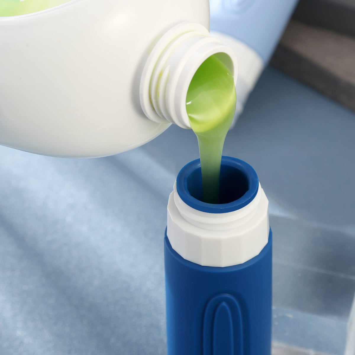 Mrsdry cap detail with no-drip valve for spill-free dispensing