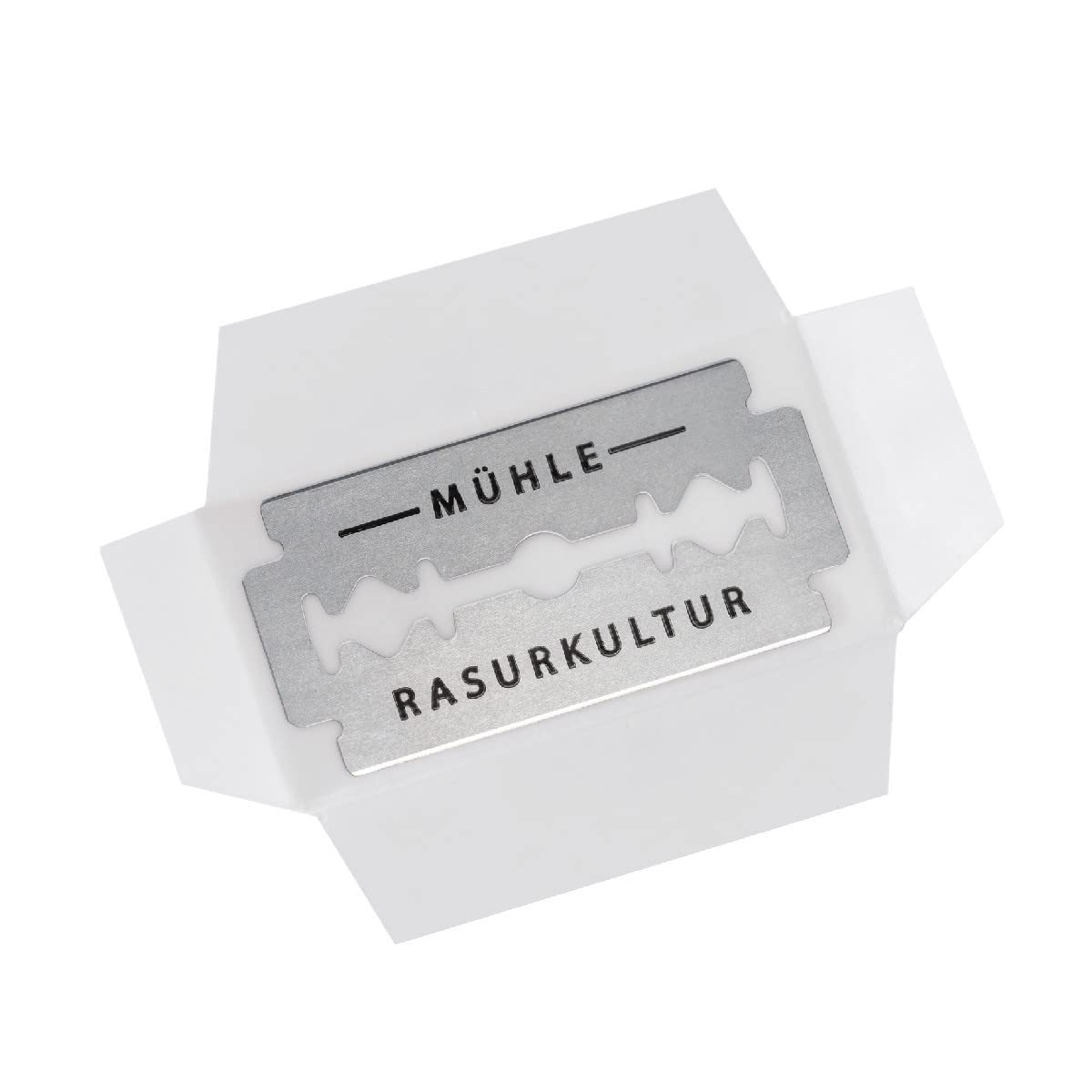 MÜHLE double edge blade installed in a safety razor demonstrating easy fit and performance