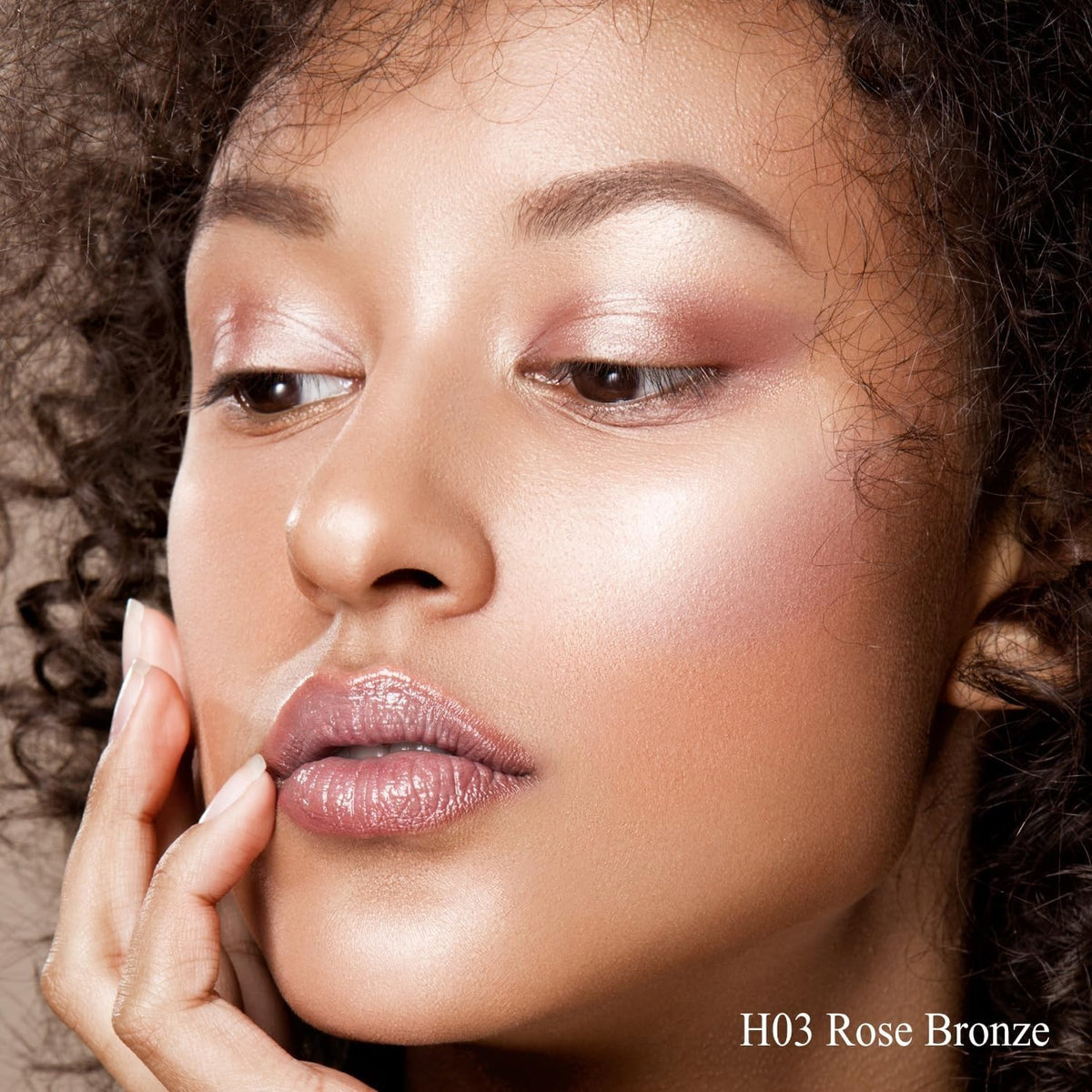 MYMERRY close-up texture revealing dewy pearl finish and smooth blendability