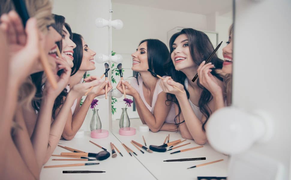Nabi on vanity being applied for reliable long-lasting eye definition
