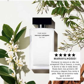 Narciso Rodriguez spray in hand demonstrating size and easy application