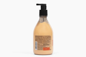 natura texture close-up demonstrating creamy fast-absorbing lotion