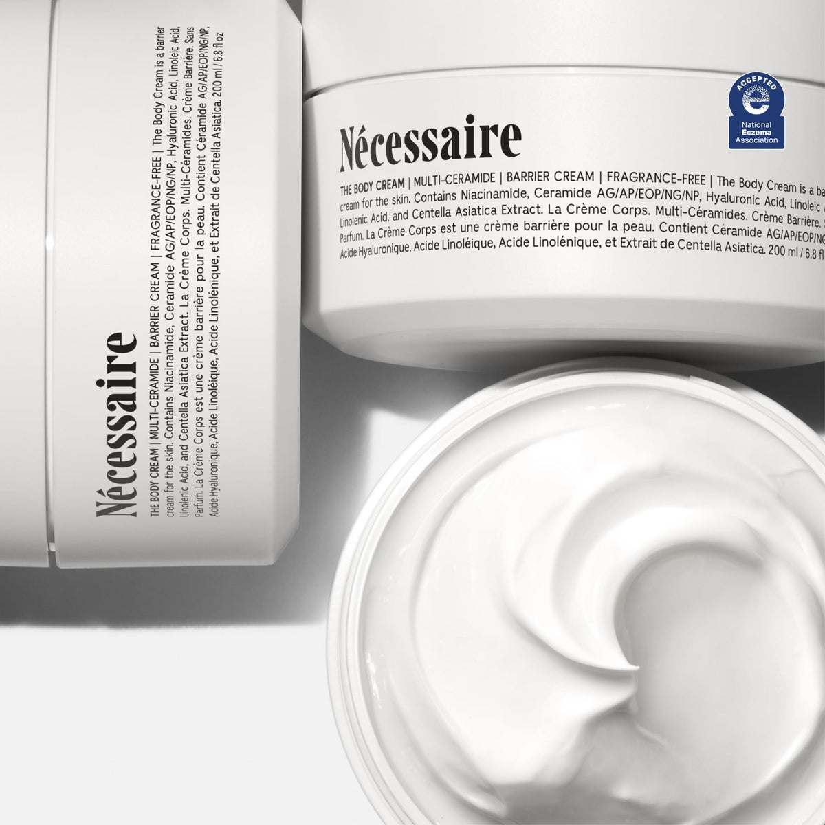 Nécessaire 200 ml jar beside everyday items showing portable size benefit