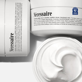 Nécessaire 200 ml jar beside everyday items showing portable size benefit