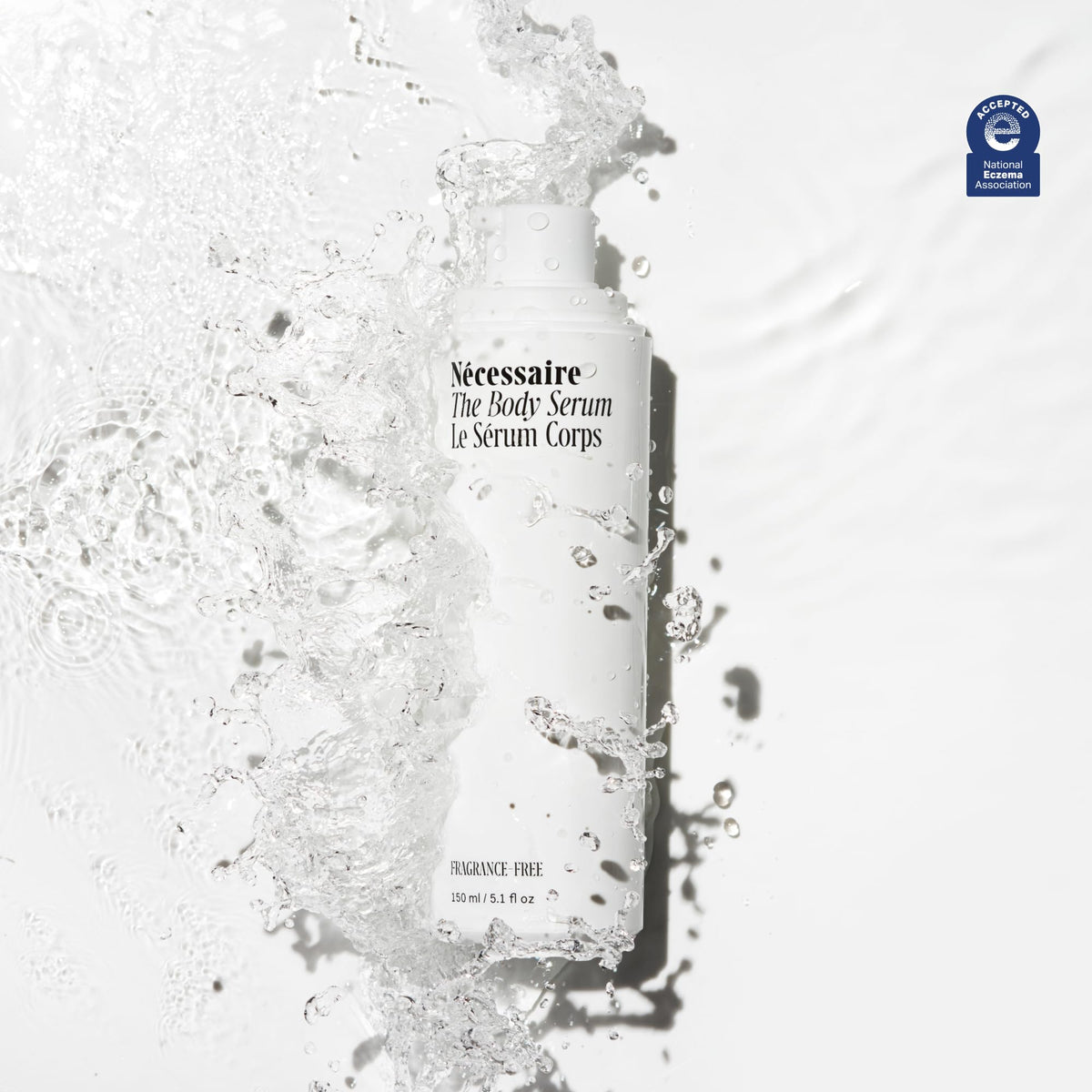 Nécessaire pump detail highlighting easy dispensing for controlled application benefit