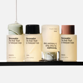 Nécessaire close-up of gel texture showing smooth lather and nourishing vitamins