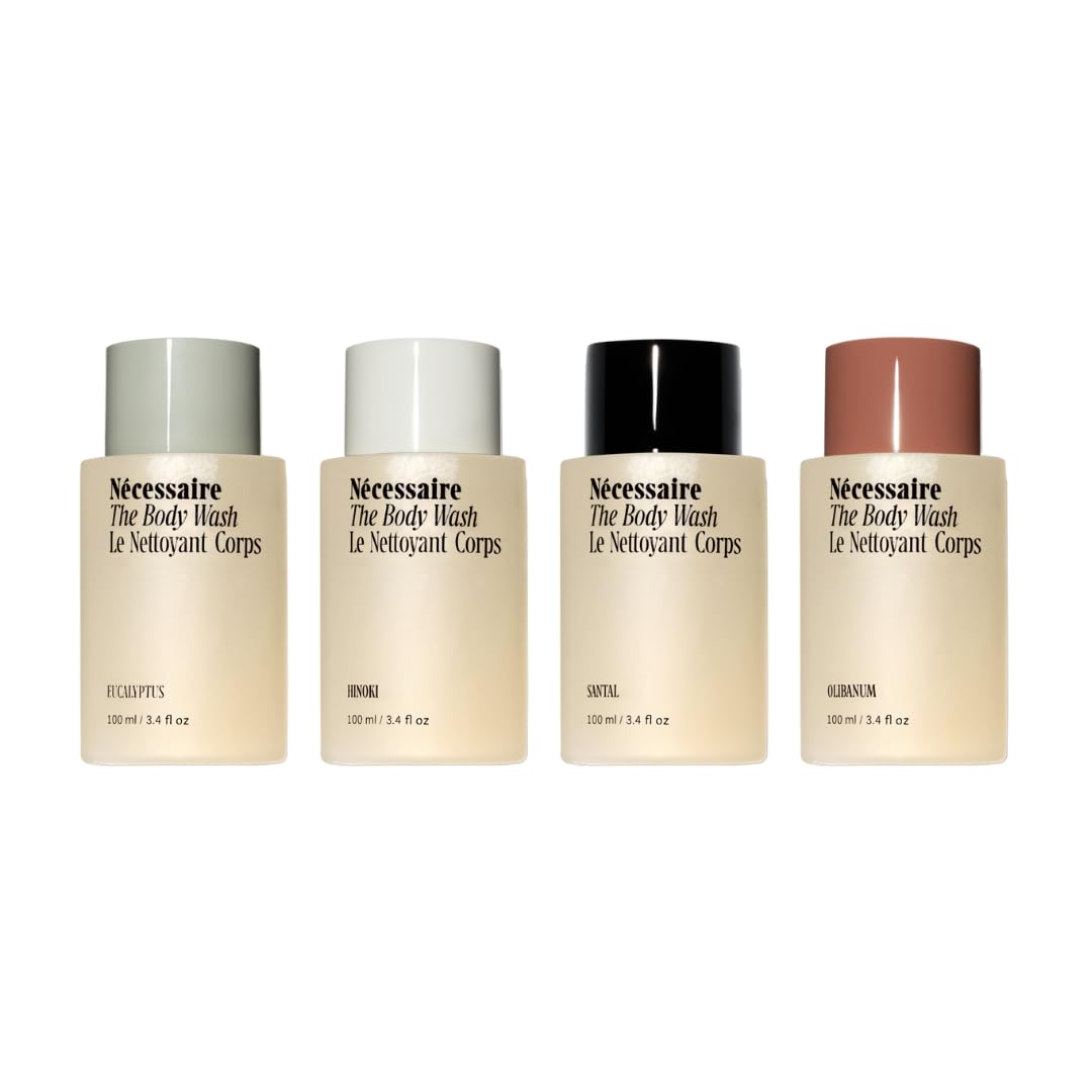 Nécessaire front packaging showing four travel body wash bottles and collection benefit