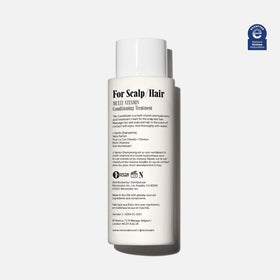 Nécessaire conditioner pump and cap detail demonstrating easy dispensing benefit