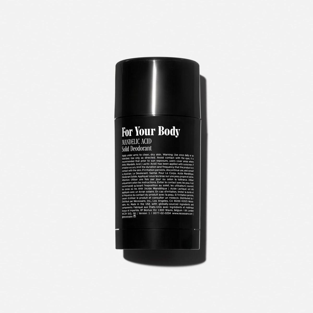 Nécessaire open twist-stick showing solid deodorant, easy controlled application