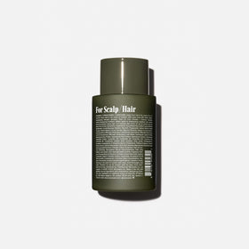 Nécessaire pump and label close-up highlighting clean ingredient transparency