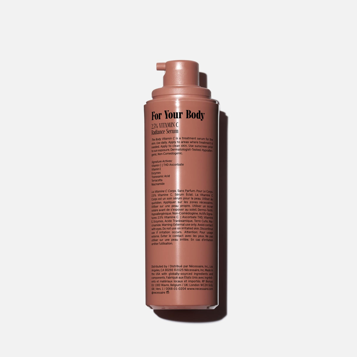 Nécessaire pump and label close-up highlighting dosage and brand clarity
