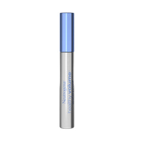 Neutrogena close-up of brush bristles demonstrating precise volumizing benefit