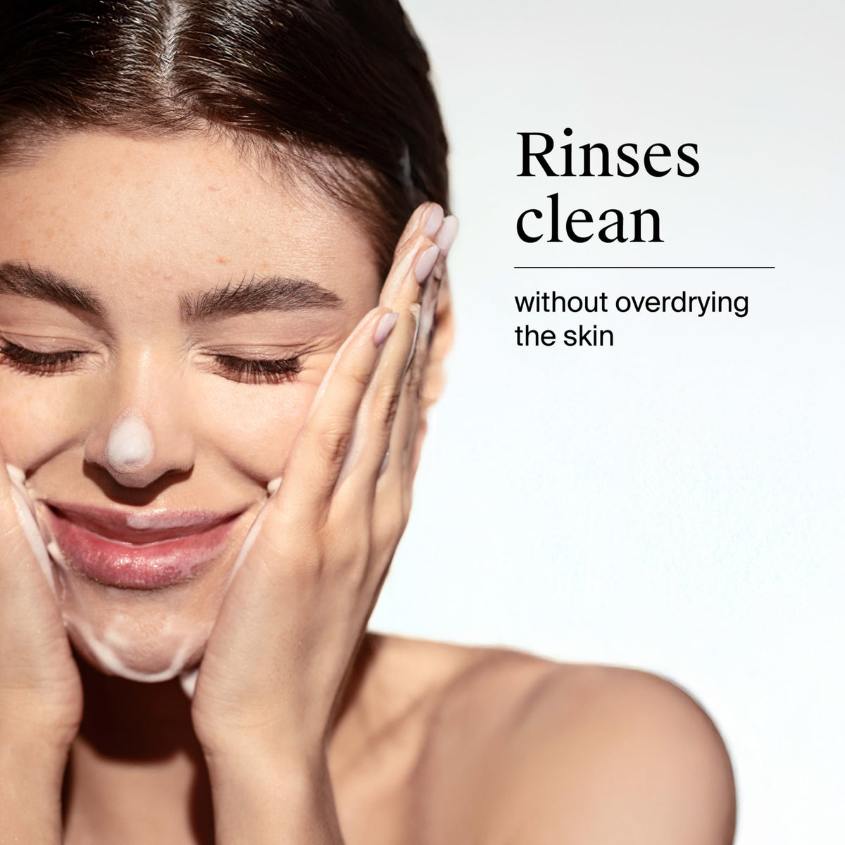 Neutrogena in-hand lathering demonstrating effective pore-cleansing action