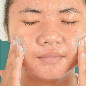 Neutrogena hand application demo showing gentle massage for clearer pores