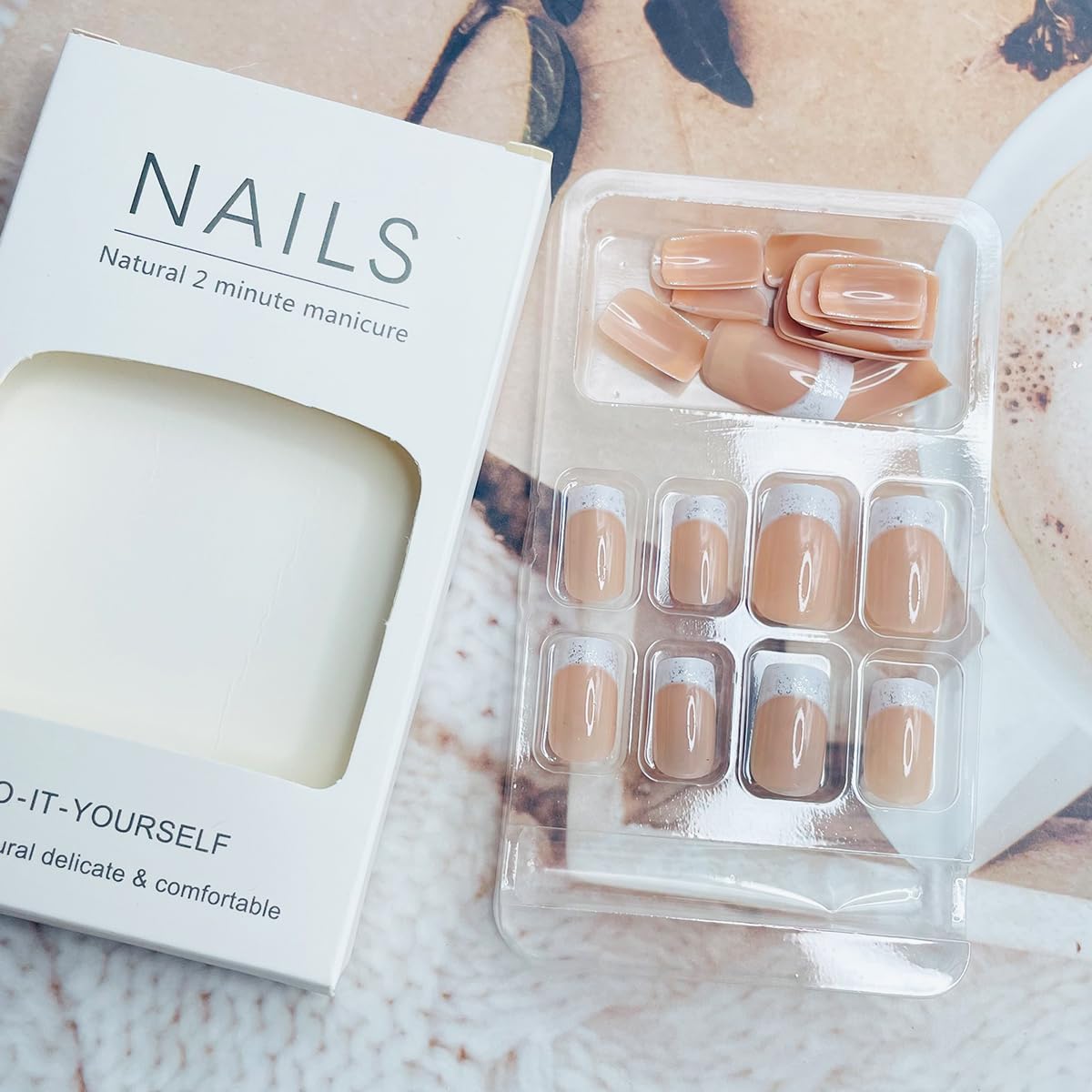 NEWSPIED layout of 24 nails in assorted sizes, ensures correct fit for most natural nails