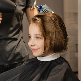 NICEMOVIC kit in use during haircut keeps clothes clean and client comfortable