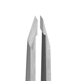 NILIYA front packaging showing tweezers and travel case for neat storage
