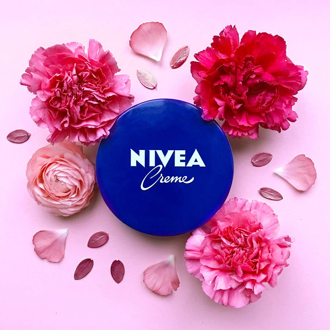 Applying NIVEA Creme to hands showing quick softening and protective effect